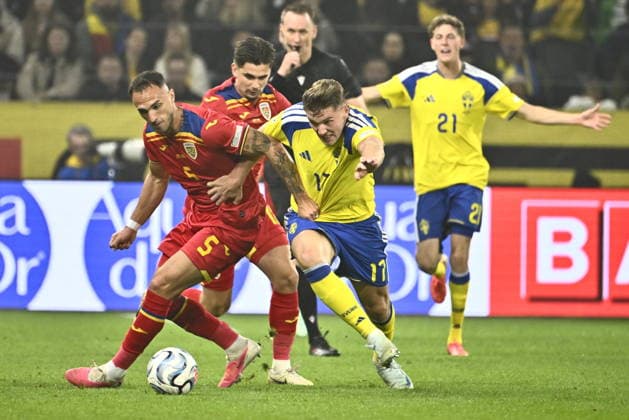 STOCKHOLM, SWEDEN 20260925 Romania s Virgil Ghi?a and Sweden s Viktor Gyökeres during Friday s Nations League soccer match between Sweden and Romania at the Strawberry Arena, STOCKHOLM, SWEDEN x10090x  Copyright: xClaudioxBresciani TTx NATIONS LEAGUE SWEDEN-ROMANIA