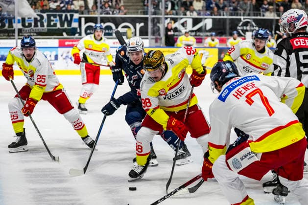 Carter Turnbull Düsseldorf EG, 98, GER, Ravensburg Towerstars vs. Düsseldorf EG, Ice Hockey, DEL2 Regular Season, Matchday 3, 2026–2027 Season, September 25, 2026, GER, Ravensburg Towerstars vs. Düsseldorf EG, Ice Hockey, DEL2 Regular Season, Matchday 3, 2026–2027 Season, September 25, 2026, Ravensburg Copyright: xEibner-Pressefoto MaximilianxRistx EP_MRT