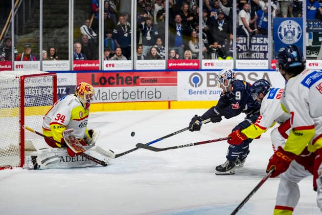 Scoring chance for the 1-1 tie by Fabio Sarto of the Ravensburg Towerstars (No. 9) against Konrad Fiedler of the Ravensburg Towerstars (No. 34), GER, Ravensburg Towerstars vs. Düsseldorf EG, Ice Hockey, DEL2 Regular Season, Matchday 3, 2026–2027 Season, September 25, 2026, GER, Ravensburg Towerstars vs. Düsseldorf EG, Ice Hockey, DEL2 Regular Season, Matchday 3, 2026–2027 Season, September 25, 2026, Ravensburg Copyright: xEibner-Pressefoto MaximilianxRistx EP_MRT