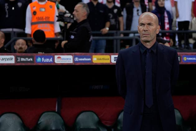 September 25, 2026, Kocaeli, Kocaeli, Turkey: Zinedine Zidane (R), head coach of France, looks on before the UEFA Nations League 2026 27 group phase match between Turkey and France at Kocaeli Stadium in Kocaeli, Turkey, on September 25, 2026. Turkey V France - UEFA Nations League 2026 27 Group A1 MD1  - ZUMAu194 0867865336st Copyright: xTolgaxUluturkx