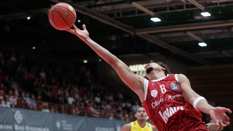 Pictured: Brandon Tischler of the Würzburg Baskets, No. 8, trying to get the ball, September 25, 2026, Fitness First Würzburg Baskets vs. EWE Baskets Oldenburg, easyCredit BBL, Matchday 2, Germany, 97072, tectake Arena Würzburg, Copyright: HMBxMedia xJulienxBecker