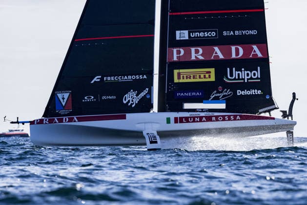 IPA88968199 - Day 1 of the Louis Vuitton 38th America s Cup Preliminary Regatta in Naples. AC40 foiling monotypes racing across the Gulf of Naples, featuring intense fleet action from all participating syndicates, including Emirates Team New Zealand, Luna Rossa Prada Pirelli, GB1, Tudor Team Alinghi, and other international teams on the official race course. During the Louis Vuitton 38th America s Cup Preliminary Regatta in Naples, a sailing race in Naples, Italy, on September 25, 2026 Copyright: xCarloxDixSanto IPAxSportx xx IPA88968199