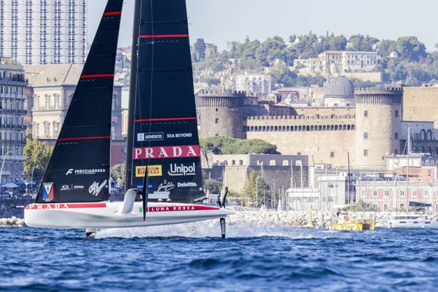 IPA88968203 - Day 1 of the Louis Vuitton 38th America s Cup Preliminary Regatta in Naples. AC40 foiling monotypes racing across the Gulf of Naples, featuring intense fleet action from all participating syndicates, including Emirates Team New Zealand, Luna Rossa Prada Pirelli, GB1, Tudor Team Alinghi, and other international teams on the official race course. During the Louis Vuitton 38th America s Cup Preliminary Regatta in Naples, a sailing race in Naples, Italy, on September 25, 2026 Copyright: xCarloxDixSanto IPAxSportx xx IPA88968203