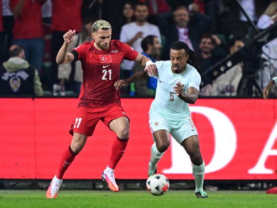 Turkiye v France - UEFA Nations League KOCAELI, TURKIYE - SEPTEMBER 25: Baris Alper Yilmaz (21) of Turkiye in action against Jules Kounde (5) of France during the UEFA Nations League A League Group 1 match between Turkiye and France at Kocaeli Stadium in Kocaeli, Turkiye, on September 25, 2026. Abdulhamid Hosbas Anadolu Kocaeli Turkey. Editorial use only. Please get in touch for any other usage.  Copyright: x2026xAnadoluxAbdulhamidxHosbasx