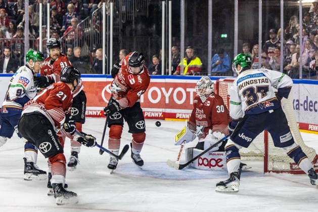 Markus Vikingstad, Eisbären Berlin, 37, vs. Janne Juvonen, Kölner Haie, 30, Veli Matti Vittasmaki, Kölner Haie, 47, Juhani Tyrvainen, Cologne Sharks, 21, in front of his goal; Cologne Sharks vs. Eisbären Berlin, ice hockey, Penny DEL, Matchday 03, 2026–2027, September 25, 2026, Kölner Haie vs. Eisbären Berlin, ice hockey, Penny DEL, Matchday 03, 2026–2027, September 25, 2026, Cologne Copyright: xEibner-Pressefoto GerhardxWingenderx EP_GWR