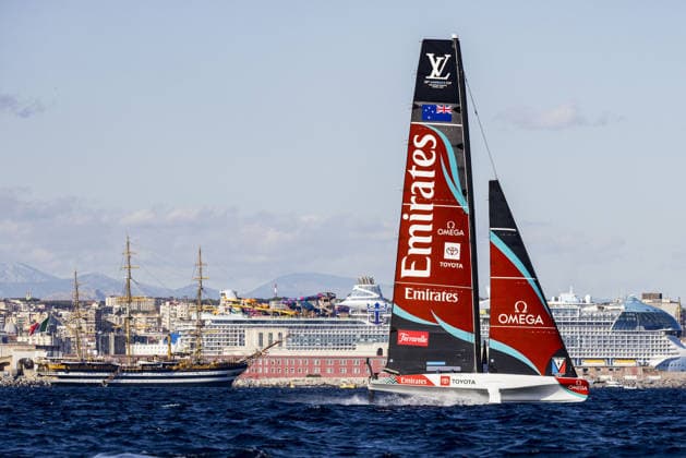 IPA88968916 - Day 1 of the Louis Vuitton 38th America s Cup Preliminary Regatta in Naples. AC40 foiling one-designs racing across the Gulf of Naples, featuring intense fleet action from all participating syndicates, including Emirates Team New Zealand, Luna Rossa Prada Pirelli, GB1, Tudor Team Alinghi, and other international teams on the official race course. During the Louis Vuitton 38th America s Cup Preliminary Regatta in Naples, a sailing race in Naples, Italy, on September 25, 2026 Copyright: xCarloxDixSanto IPAxSportx xx IPA88968916
