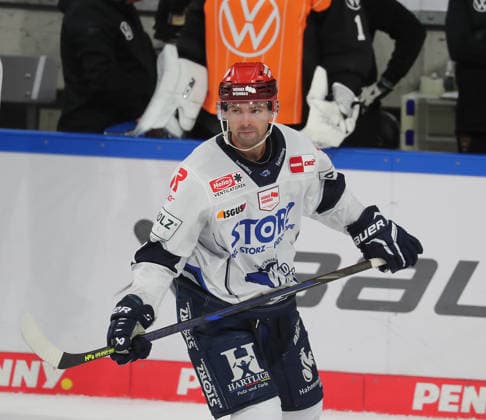 1 2 Cheering Eric Cornel Schwenninger Wild Wings Ice Hockey, DEL, Penny DEL, Men, 2026–2027 Season: Grizzlys Wolfsburg vs. Schwenninger Wild Wings