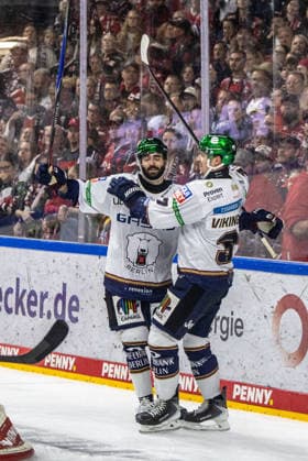 Markus Vikingstad of Eisbären Berlin, 37, celebrates after scoring a goal in the game between Kölner Haie and Eisbären Berlin, ice hockey, Penny DEL, Matchday 03, 2026–2027, September 25, 2026, Cologne Haie vs. Eisbären Berlin, ice hockey, Penny DEL, Matchday 03, 2026–2027, September 25, 2026, Cologne Copyright: xEibner-Pressefoto GerhardxWingenderx EP_GWR