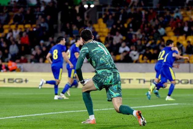 U21, U 21 England v U21 Kazakhstan, U21 UEFA EUROPEAN CHAMPIONSHIPS, Qualifier GOAL scores 2-2 Kazakhstan U21 Forward Saif Popov scores and celebrates while England U21 Goalkeeper James Beadle watches during the U21 UEFA EUROPEAN CHAMPIONSHIPS qualification match between U21 England and U21 Kazakhstan at Molineux, Wolverhampton, UK on 25 September 2026. Wolverhampton Molineux West Midlands UK Editorial use only , Copyright: xManjitxNarotrax PSI-24944-0016