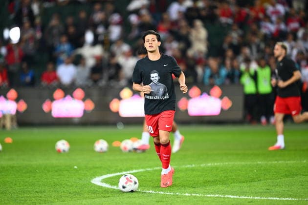Turkiye v France - UEFA Nations League KOCAELI, TURKIYE - SEPTEMBER 25: Turkiye national team, Nationalteam player Arda Guler (10) takes to the pitch to warm up ahead of the UEFA Nations League A League Group 1 match between Turkiye and France at Kocaeli Stadium in Kocaeli, Turkiye, on September 25, 2026. Turkiye national team players wear black T-shirts featuring a photo of Ebubekir Ucar, a Turkish Football Federation (TFF) staff member who died in a traffic accident, to honor his memory before the match. Oguz Yeter Anadolu Kocaeli Turkey. Editorial use only. Please get in touch for any other usage.  Copyright: x2026xAnadoluxOguzxYeterx