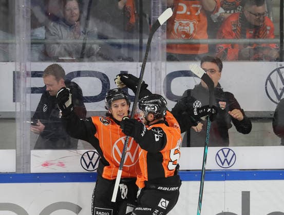 Goal celebration 2-2 by Matt Choupani, Grizzlys Wolfsburg Ice Hockey, DEL, Penny DEL, Men, 2026–2027 Season, Grizzlys Wolfsburg vs. Schwenninger Wild Wings