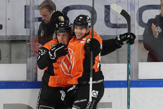 Goal celebration 2-2 by Matt Choupani, Grizzlys Wolfsburg Ice Hockey, DEL, Penny DEL, Men, 2026–2027 Season, Grizzlys Wolfsburg vs. Schwenninger Wild Wings