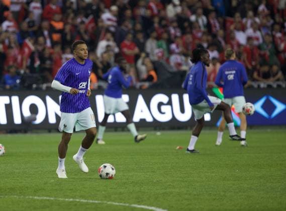 Turkiye v France - UEFA Nations League KOCAELI, TURKIYE - SEPTEMBER 25: France national team, Nationalteam players take to the pitch to warm up ahead of the UEFA Nations League A League Group 1 match between Turkiye and France at Kocaeli Stadium in Kocaeli, Turkiye, on September 25, 2026. Tahir Turan Eroglu Anadolu Kocaeli Turkey. Editorial use only. Please get in touch for any other usage.  Copyright: x2026xAnadoluxTahirxTuranxEroglux