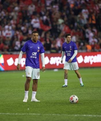 Turkiye v France - UEFA Nations League KOCAELI, TURKIYE - SEPTEMBER 25: France national team, Nationalteam players take to the pitch to warm up ahead of the UEFA Nations League A League Group 1 match between Turkiye and France at Kocaeli Stadium in Kocaeli, Turkiye, on September 25, 2026. Tahir Turan Eroglu Anadolu Kocaeli Turkey. Editorial use only. Please get in touch for any other usage.  Copyright: x2026xAnadoluxTahirxTuranxEroglux