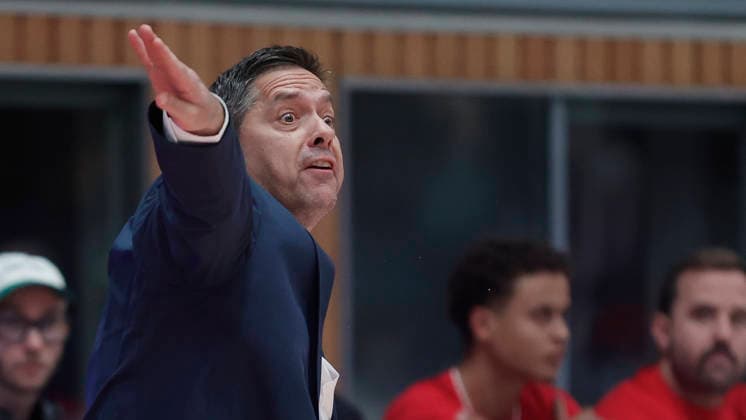 Pictured: Head Coach Sasa Filipovski giving instructions to the Würzburg Baskets on September 25, 2026, Fitness First Würzburg Baskets vs. EWE Baskets Oldenburg, easyCredit BBL, Matchday 2, Germany, 97072, tectake Arena Würzburg, Copyright: HMBxMedia xJulienxBecker