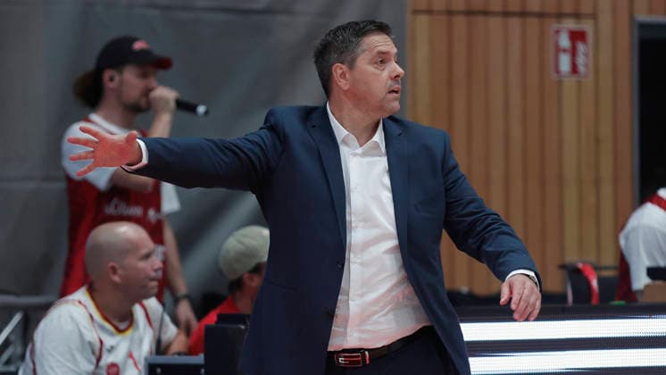 Pictured: Head Coach Sasa Filipovski giving instructions to the Würzburg Baskets on September 25, 2026, Fitness First Würzburg Baskets vs. EWE Baskets Oldenburg, easyCredit BBL, Matchday 2, Germany, 97072, tectake Arena Würzburg, Copyright: HMBxMedia xJulienxBecker