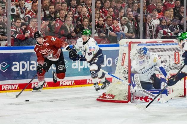 Ice Hockey: Penny DEL, Matchday 3—Cologne Sharks vs. Berlin Eisbären on September 25, 2026, at the Lanxess Arena in Cologne; Gregor MacLeod (Cologne), left: Jonas Müller (Berlin), center: Jack LaFontaine (Berlin), right: In accordance with the guidelines of the DEL (German Ice Hockey League), the publication and further use of these images in electronic media and on devices of any kind during the game is not permitted xDMx