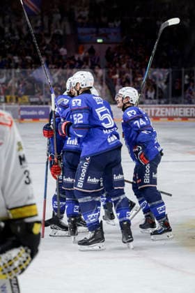 September 25, 2026, xhettx, Penny DEL Ice Hockey, Adler Mannheim vs. Krefeld Pinguine—celebration of Patrick Brown s 1-0 goal for Adler Mannheim, 38
