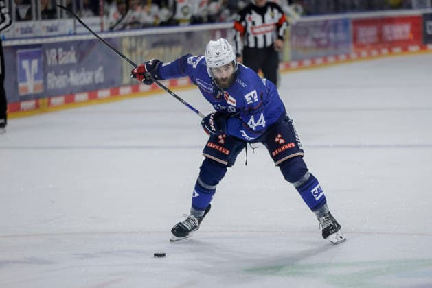 September 25, 2026, xhettx, Ice Hockey Penny DEL, Adler Mannheim vs. Krefeld Pinguine, shot by Anthony Greco (Adler Mannheim), 44