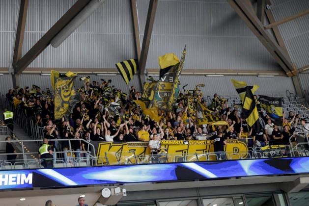 September 25, 2026, xhettx, Penny DEL Hockey, Adler Mannheim vs. Krefeld Pinguine—Visiting fans cheer the 2-1 victory