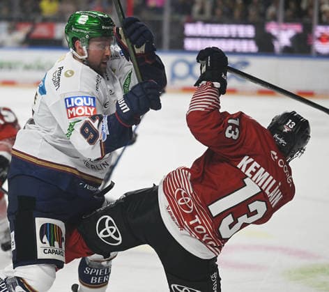 August 9, 2026, xophax, KEC, Ice Hockey, Haie, DEL LanxessArena Kölner Haie vs. Eisbären Berlin; from left to right: Gabriel Fontaine, Eisbären, and Valtteri Kemiläinen; right: KEC Köln Cologne
