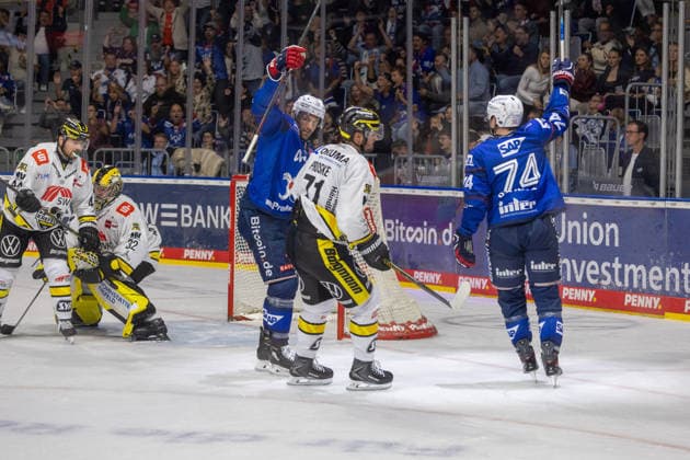 DEL, German Ice Hockey League, 2026–27 Season, Matchday 3: Adler Mannheim vs. Krefeld Pinguine. Goal for the Adler to make it 2–0 by Jeremie Poirier at 54. Mannheim, not shown in the photo. Copyright: xUdoxHerrmannx