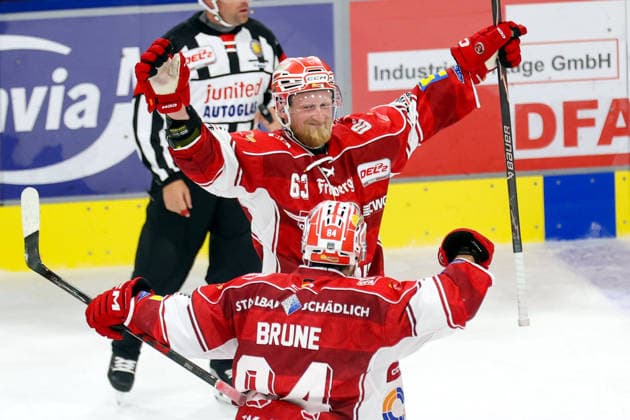 Sahnpark Crimmitschau, September 25, 2026; 2026–27 Season; Ice Hockey; 2nd Bundesliga; Regular Season; Game 3; Sachsen Ice Arena; Eispiraten; Eispiraten vs. Dresdner Eislöwen; Stanislav Dietz, scorer of the 2–0 goal; celebrating with Louis Brune; both from EPC Crimmitschau, Saxony, Germany