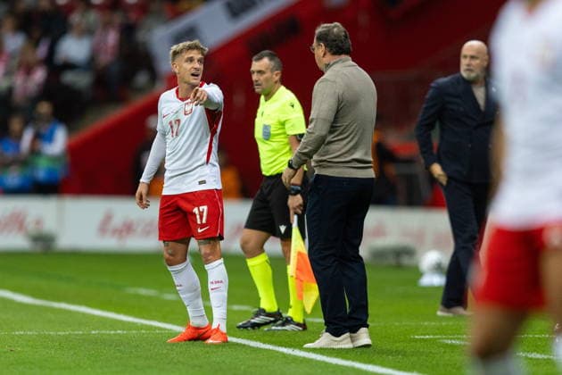 WARSAW, POLAND - SEPTEMBER 25: Michal Skoras and Head Coach Jan Urban during the UEFA Nations League B Group 4 Round 1 MD1 match between Poland nad Bosnia and Herzegovina at PGE Narodowy on September 25, 2026 in Warsaw, Poland --- Pilka nozna. Liga Narodow B Grupa 4 mecz : Polska - Bosnia i Hercegowina (Photo by Igor Jakubowski Arena Akcji) NEWSPIX.PL --- newspix.pl 