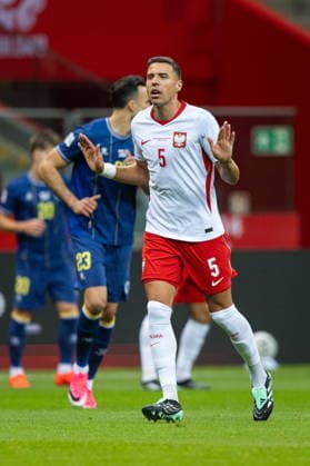 WARSAW, POLAND - SEPTEMBER 25: Jan Bednarek during the UEFA Nations League B Group 4 Round 1 MD1 match between Poland nad Bosnia and Herzegovina at PGE Narodowy on September 25, 2026 in Warsaw, Poland --- Pilka nozna. Liga Narodow B Grupa 4 mecz : Polska - Bosnia i Hercegowina (Photo by Igor Jakubowski Arena Akcji) NEWSPIX.PL --- newspix.pl 