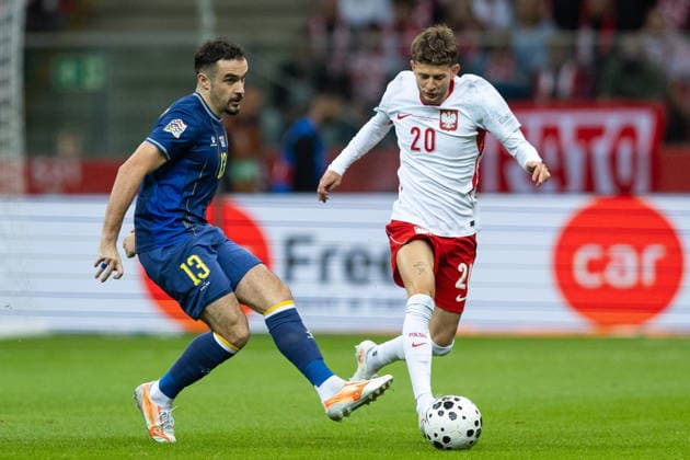 WARSAW, POLAND - SEPTEMBER 25: Sebastian Szymanski Ivan Badic during the UEFA Nations League B Group 4 Round 1 MD1 match between Poland nad Bosnia and Herzegovina at PGE Narodowy on September 25, 2026 in Warsaw, Poland --- Pilka nozna. Liga Narodow B Grupa 4 mecz : Polska - Bosnia i Hercegowina (Photo by Igor Jakubowski Arena Akcji) NEWSPIX.PL --- newspix.pl 