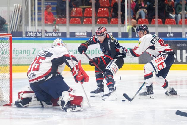 Edgars Homjakovs 71, ECDC Memmingen Indians; Olafr Schmidt 35, EHC Freiburg; and Kilian Kühnhauser 95, EHC Freiburg, during the game between the ECDC Memmingen Indians and EHC Freiburg, men’s ice hockey, DEL2, 2026–2027, Matchday 3 on September 25, 2026, in Memmingen, Kutter Arena, Bavaria, Germany