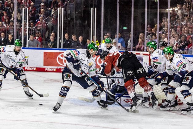 Ryan MacInnis, Cologne Sharks, 77 vs. Yannick Veilleux, Eisbären Berlin, 38, Ty Ronning, Eisbären Berlin, 09, Markus Vikingstad, Eisbären Berlin, 37; Kölner Haie vs. Eisbären Berlin, Ice Hockey, Penny DEL, Matchday 03, 2026–2027, September 25, 2026, Cologne Sharks vs. Eisbären Berlin, Ice Hockey, Penny DEL, Matchday 03, 2026–2027, September 25, 2026, Cologne Copyright: xEibner-Pressefoto GerhardxWingenderx EP_GWR