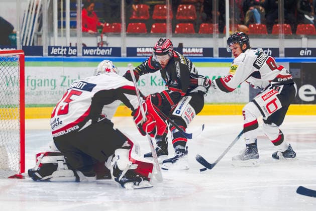 Edgars Homjakovs 71, ECDC Memmingen Indians; Olafr Schmidt 35, EHC Freiburg; and Kilian Kühnhauser 95, EHC Freiburg, during the game between the ECDC Memmingen Indians and EHC Freiburg, men s ice hockey, DEL2, 2026–2027, Matchday 3 on September 25, 2026, in Memmingen, Kutter Arena, Bavaria, Germany