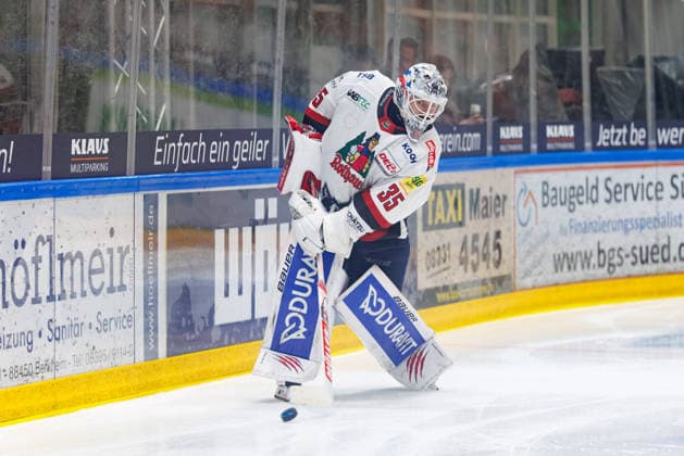 Olafr Schmidt, 35, EHC Freiburg, during the game between the ECDC Memmingen Indians and EHC Freiburg, ice hockey, men s, DEL2, 2026–2027, Matchday 3 on September 25, 2026, in Memmingen, Kutter Arena, Bavaria, Germany