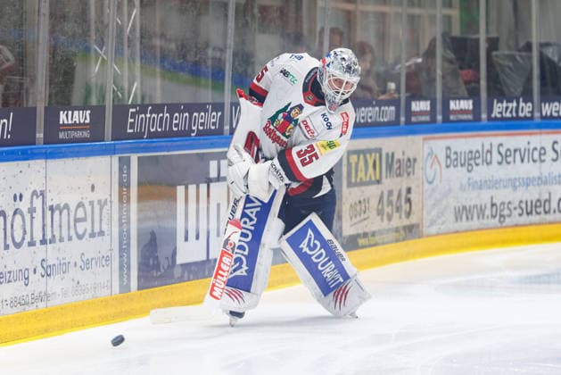 Olafr Schmidt, 35, EHC Freiburg, during the game between the ECDC Memmingen Indians and EHC Freiburg, ice hockey, men s, DEL2, 2026–2027, Matchday 3 on September 25, 2026, in Memmingen, Kutter Arena, Bavaria, Germany