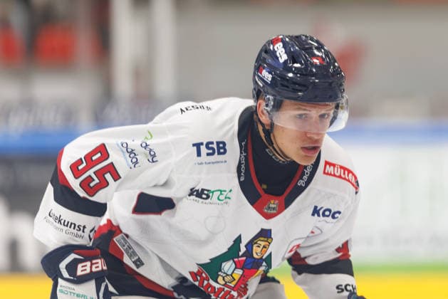 Kilian Kühnhauser 95, EHC Freiburg, during the game between the ECDC Memmingen Indians and EHC Freiburg, ice hockey, men s, DEL2, 2026–2027, Matchday 3 on September 25, 2026, in Memmingen, Kutter Arena, Bavaria, Germany