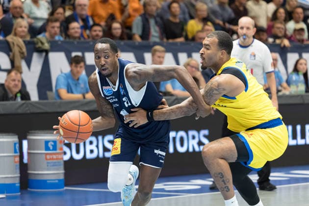 Kris Clyburn MBC, 21, Pierre Brooks II Jena, 1, Syntainics MBC vs. Science City Jena, BBL, Men s Basketball, 1st Bundesliga, Matchday 2, 2026–27 Season, September 25, 2026, Weißenfels Stadthalle, Saxony-Anhalt, Germany