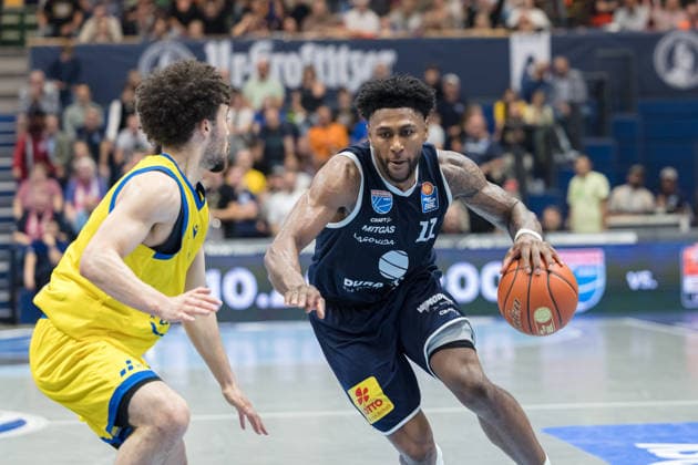 Isaiah Moses Jena, 11, Anthony Gaines MBC, 11, Syntainics MBC vs. Science City Jena, BBL, Men s Basketball, 1st Bundesliga, Matchday 2, 2026–27 Season, September 25, 2026, Weißenfels Stadthalle, Saxony-Anhalt, Germany