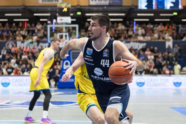 Jure Planinic MBC, 44, Christian Skladanowski Jena, 10, Syntainics MBC vs. Science City Jena, BBL, Men’s Basketball, 1st Bundesliga, Matchday 2, 2026–27 Season, September 25, 2026, Weißenfels Stadthalle, Saxony-Anhalt, Germany