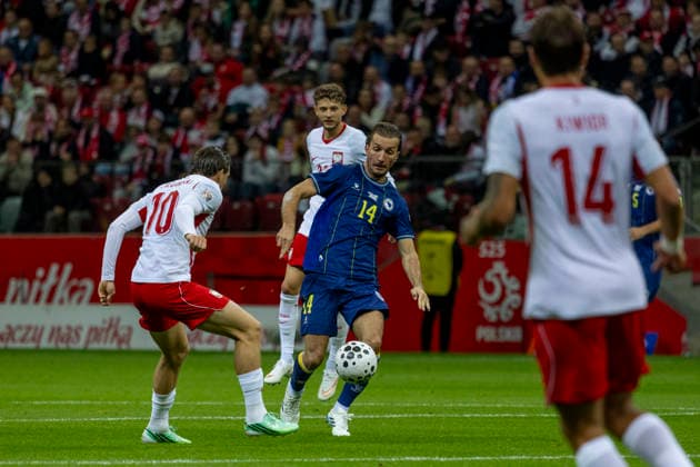 Poland - Bosnia and Herzegovina 25.09.2026 football, Warsaw, PGE National Stadium, UEFA Nations League B Group B4 (pilka nozna, Warszawa, Liga Narodow ) game , match Poland - Bosnia and Herzegovina image shows: Piotr Zielinski (L) Ivan Sunjic (14 blue) Jakub Kiwior (14 white) photo Katarzyna Plewczynska Fotostyk Copyright: xKatarzynaxPlewczynskax KAPL2363