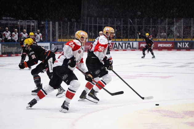 Constantin Braun, Nuremberg Ice Tigers, 90 GER, Löwen Frankfurt vs. Nuremberg Ice Tigers, Ice Hockey, Penny DEL, Matchday 3, 2026–2027 Season, September 25, 2026 Eibner Press Photo Attila Ziga GER, Löwen Frankfurt vs. Nuremberg Ice Tigers, Ice Hockey, Penny DEL, Matchday 3, 2026–2027 Season, September 25, 2026 Frankfurt Copyright: xEibner-Pressefotox EP_AZA