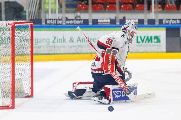 Olafr Schmidt, 35, EHC Freiburg, during the game between the ECDC Memmingen Indians and EHC Freiburg, ice hockey, men s, DEL2, 2026–2027, Matchday 3 on September 25, 2026, in Memmingen, Kutter Arena, Bavaria, Germany