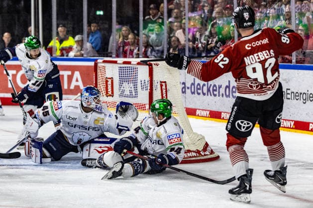 Former Berlin player Marcel Noebel of the Koelner Haie, 92, after scoring the goal that made the score 4–5 in the Koelner Haie vs. Eisbaeren Berlin game, ice hockey, Penny DEL, Matchday 03, 2026–2027, September 25, 2026, Cologne Sharks vs. Eisbären Berlin, ice hockey, Penny DEL, Matchday 03, 2026–2027, September 25, 2026, Cologne Copyright: xEibner-Pressefoto GerhardxWingenderx EP_GWR