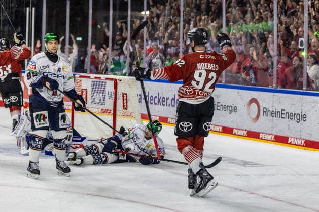 Former Berlin player Marcel Noebel of the Koelner Haie, 92, after scoring the goal that made the score 4–5 in the Koelner Haie vs. Eisbaeren Berlin game, ice hockey, Penny DEL, Matchday 03, 2026–2027, September 25, 2026, Cologne Sharks vs. Eisbären Berlin, ice hockey, Penny DEL, Matchday 03, 2026–2027, September 25, 2026, Cologne Copyright: xEibner-Pressefoto GerhardxWingenderx EP_GWR