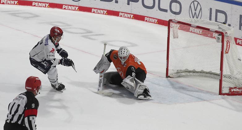 3 3 by Austin Ortega Schwenninger Wild Wings Ice Hockey, DEL, Penny DEL, Men, 2026–2027 Season: Grizzlys Wolfsburg vs. Schwenninger Wild Wings