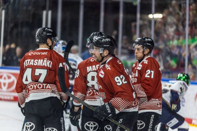 Former Berlin player Marcel Noebel of the Koelner Haie, 92, after scoring the goal that made the score 4–5 in the Koelner Haie vs. Eisbaeren Berlin game, ice hockey, Penny DEL, Matchday 03, 2026–2027, September 25, 2026, Kölner Haie vs. Eisbären Berlin, ice hockey, Penny DEL, Matchday 03, 2026–2027, September 25, 2026, Cologne Copyright: xEibner-Pressefoto GerhardxWingenderx EP_GWR