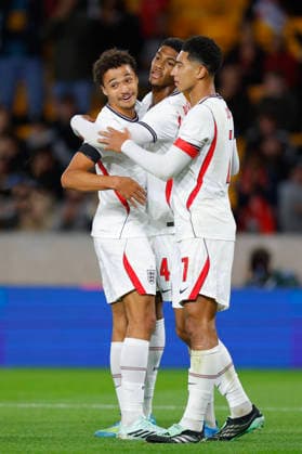 Wolverhampton, England, 25th September 2026. Max Alleyne of England U21, U 21 celebrates with his team mates after scoring a goal to make it 3-2 during the England U21 vs Kazakhstan U21 UEFA European Under-21 Championship Qualifier match at Molineux, Wolverhampton. Picture credit should read: James Baylis Sportimage EDITORIAL USE ONLY. No use with unauthorised audio, video, data, fixture lists, club league logos or live services. Online in-match use limited to 120 images, no video emulation. No use in betting, games or single club league player publications. 015_SPI_JB_U21_ENGLAND_KAZAKHSTAN SPI-5018-0015