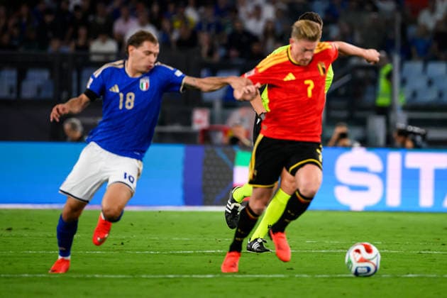 Nicolo Barella of Italy and Kevin De Bruyne of Belgium compete for the ball during the Nations League football match between Italy and Belgium at Stadio Olimpico in Rome (Italy), September 25, 2026. AndreaxStaccioli