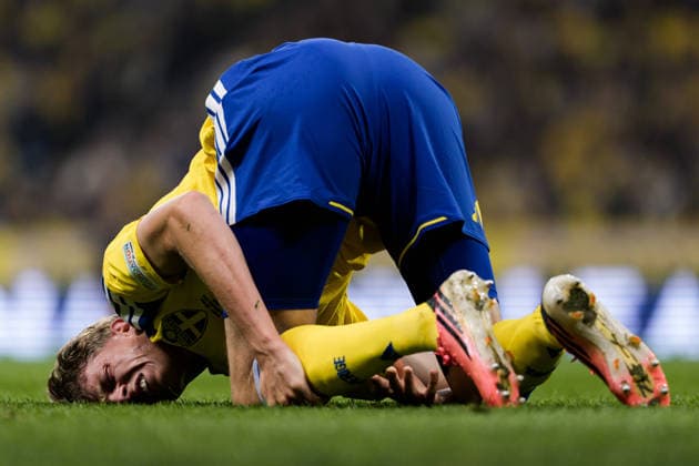 September 25, 2026: Alexander Bernhardsson of Sweden in pain during the Nations League soccer match between Sweden and Romania on September 25, 2026 in Stockholm. Photo by Joel Marklund. BILDBYRAN code JM JM0854 bbeng soccer football fotball Nations League UEFA Nations League Sweden Sweden A Romania  Copyright: JOELxMARKLUND BB260925JM033