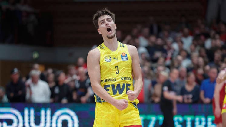 Pictured: Zachary Ensminger of EWE Baskets Oldenburg celebrating, March 25, 2026, Fitness First Würzburg Baskets vs. EWE Baskets Oldenburg, easyCredit BBL, Matchday 2, Germany, 97072, tectake Arena Würzburg, Copyright: HMBxMedia xJulienxBecker